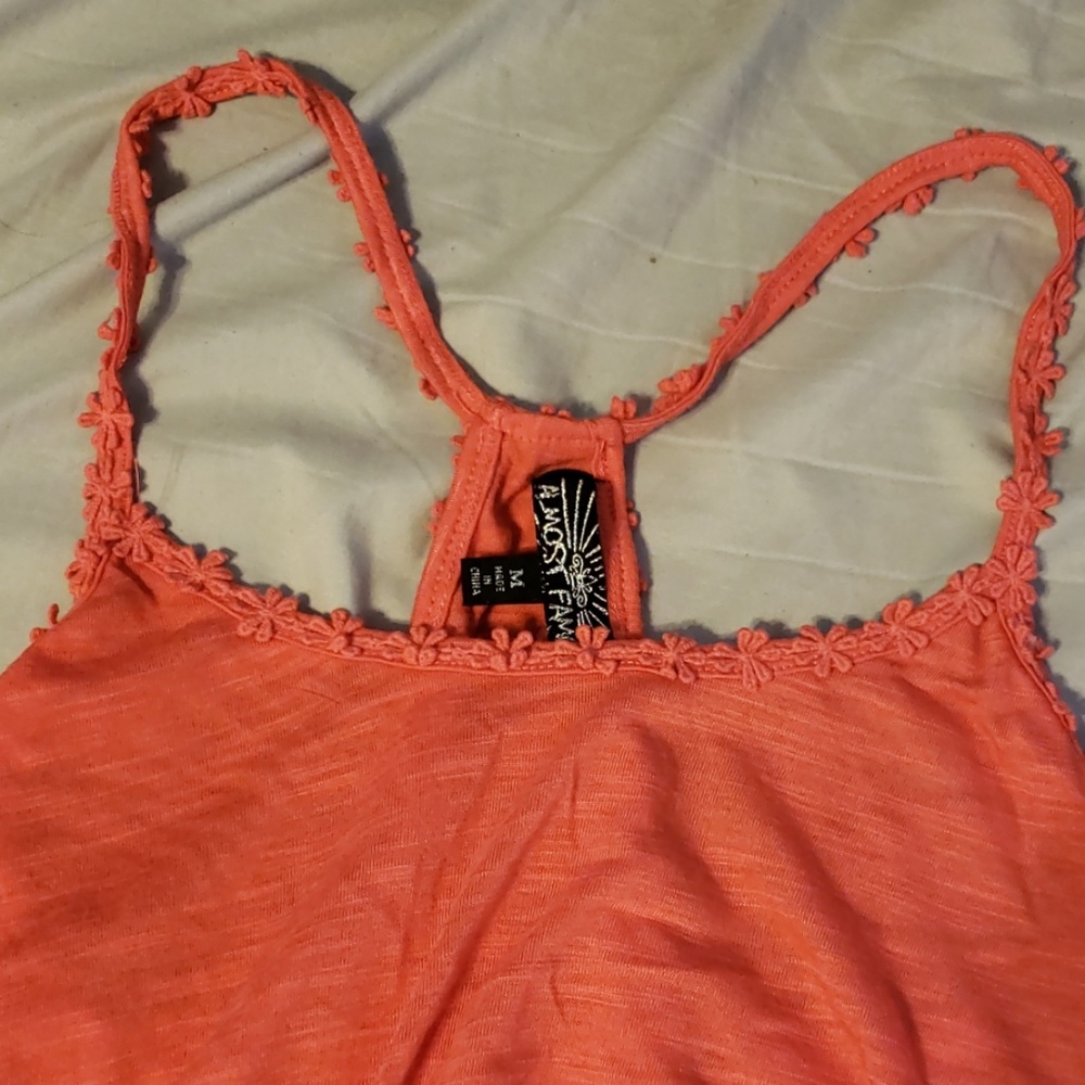 Crop top - Picture 2 of 3